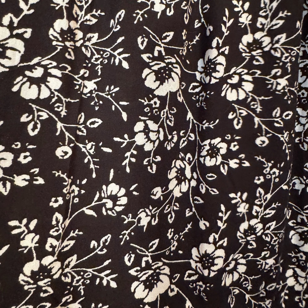 ☀️☀️☀️Black and White Floral Midi Skirt - Picture 3 of 6